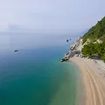 Mira Beachfront Bliss Appartement